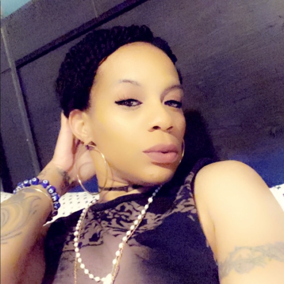 Meet your Posher, Raquel - Picture 2 of 2